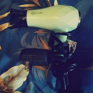 New mini instyler hair dryer